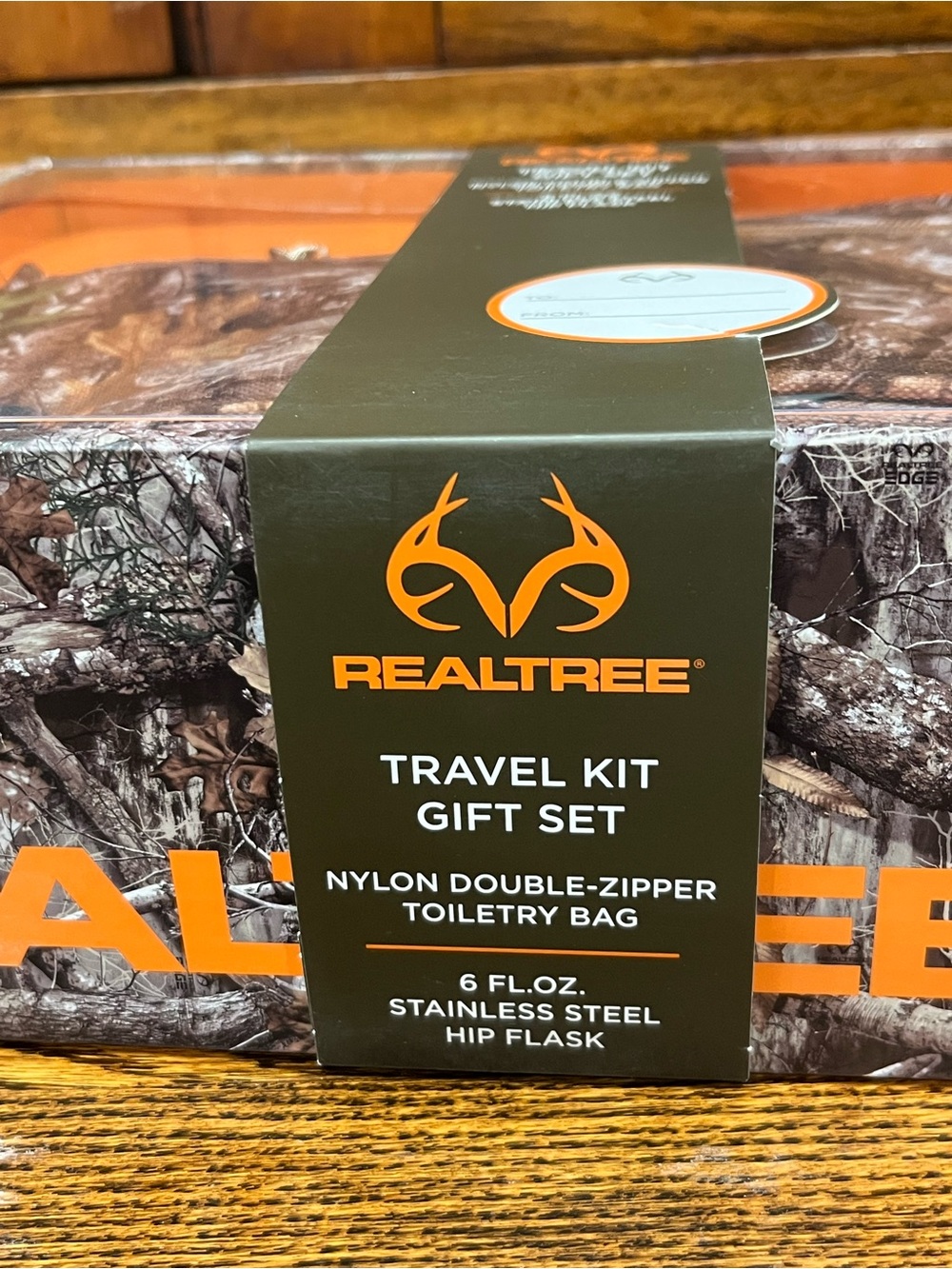 REAL TREE Travel Kit Gift Set – Camo Toiletry Bag & 6 oz Hip Flask - Outdoor - Picture 5 of 5